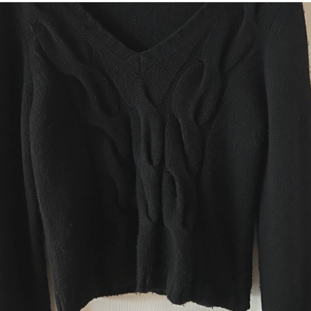 Theory Casmere Elegant Black V-Neck Sweater barely worn